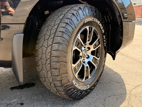 Used 2021 Nissan Titan SV w/ SV Convenience Package AWD/4WD image 30