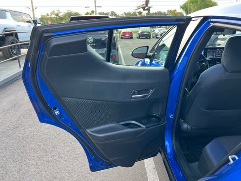 Used 2021 Toyota C-HR XLE FWD image 40