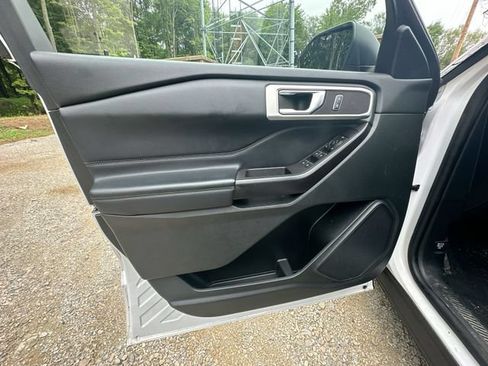 Used 2020 Ford Explorer XLT w/ Equipment Group 202A AWD/4WD image 23