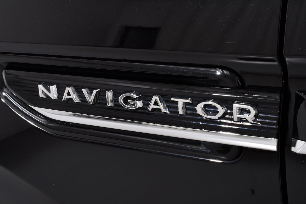 Used 2024 Lincoln Navigator L Reserve AWD/4WD image 23