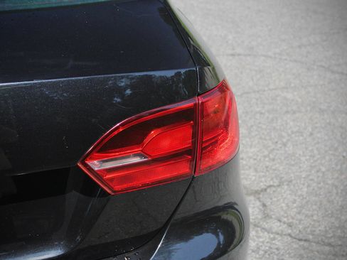 Used 2012 Volkswagen Jetta GLI Autobahn FWD image 26