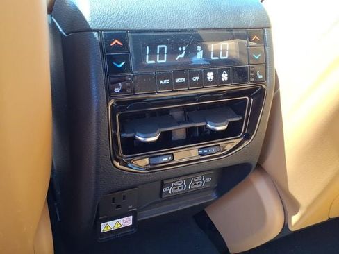 Used 2023 Jeep Grand Cherokee Summit AWD/4WD image 18