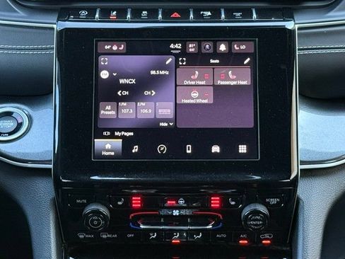 Used 2023 Jeep Grand Cherokee Altitude AWD/4WD image 21