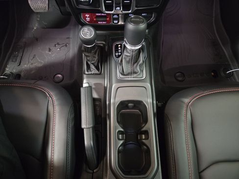 New 2026 Jeep Gladiator Rubicon w/ Steel Bumper Group image 17