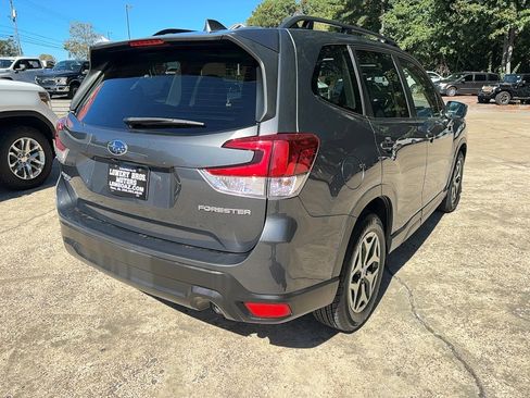 Used 2023 Subaru Forester Premium image 5