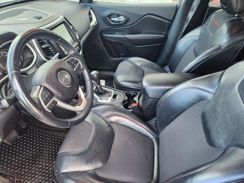 Used 2015 Jeep Cherokee Trailhawk image 5