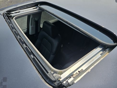 Used 2025 Honda HR-V EX-L image 3