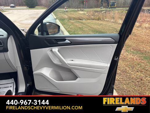 Used 2023 Volkswagen Tiguan SE R-Line image 28