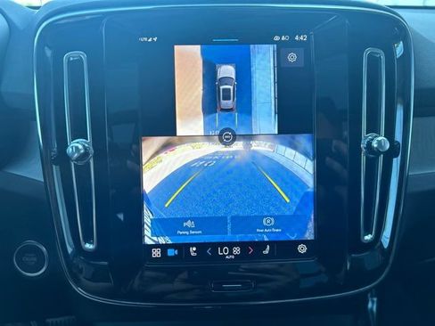 Certified 2025 Volvo XC40 B5 Plus AWD/4WD image 25