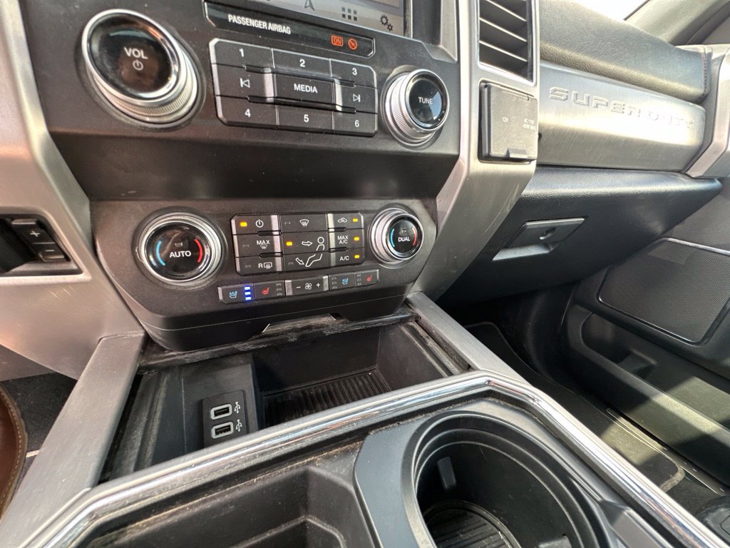 Used 2019 Ford F350 Platinum w/ Platinum Ultimate Package AWD/4WD image 18