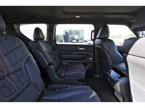 Certified 2026 Nissan Armada PRO-4X image 9