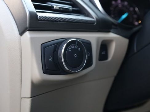 Used 2020 Ford Fusion SE image 13