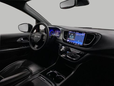 Used 2025 Chrysler Pacifica Limited FWD image 19