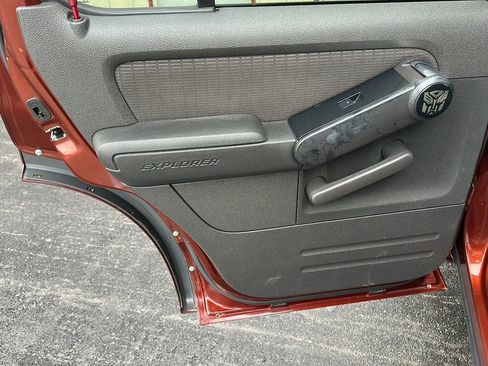 Used 2010 Ford Explorer XLT image 7