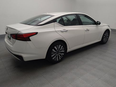 Used 2025 Nissan Altima 2.5 SV FWD image 10