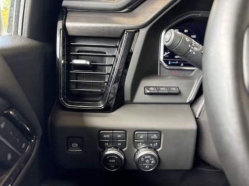 Used 2024 GMC Sierra 1500 AT4 w/ Technology Package AWD/4WD image 18