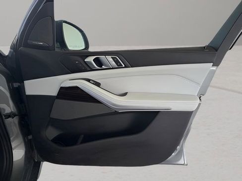 Used 2024 BMW X7 xDrive40i w/ Premium Package image 44