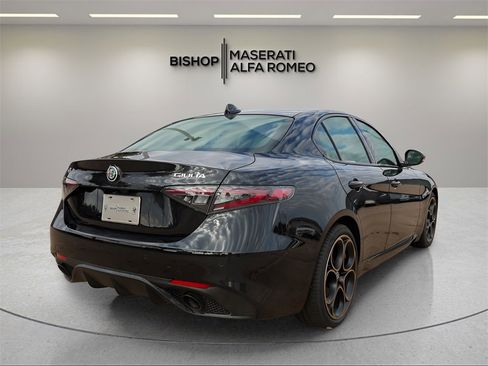New 2025 Alfa Romeo Giulia Intensa w/ Driving Assist Package image 7