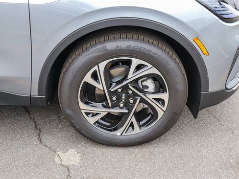 Used 2025 Lincoln Nautilus Premier image 11