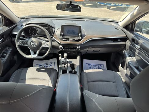 Used 2025 Nissan Altima 2.5 SV FWD image 23