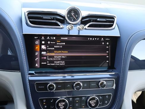 Used 2025 Bentley Bentayga Extended Wheelbase AWD/4WD image 23