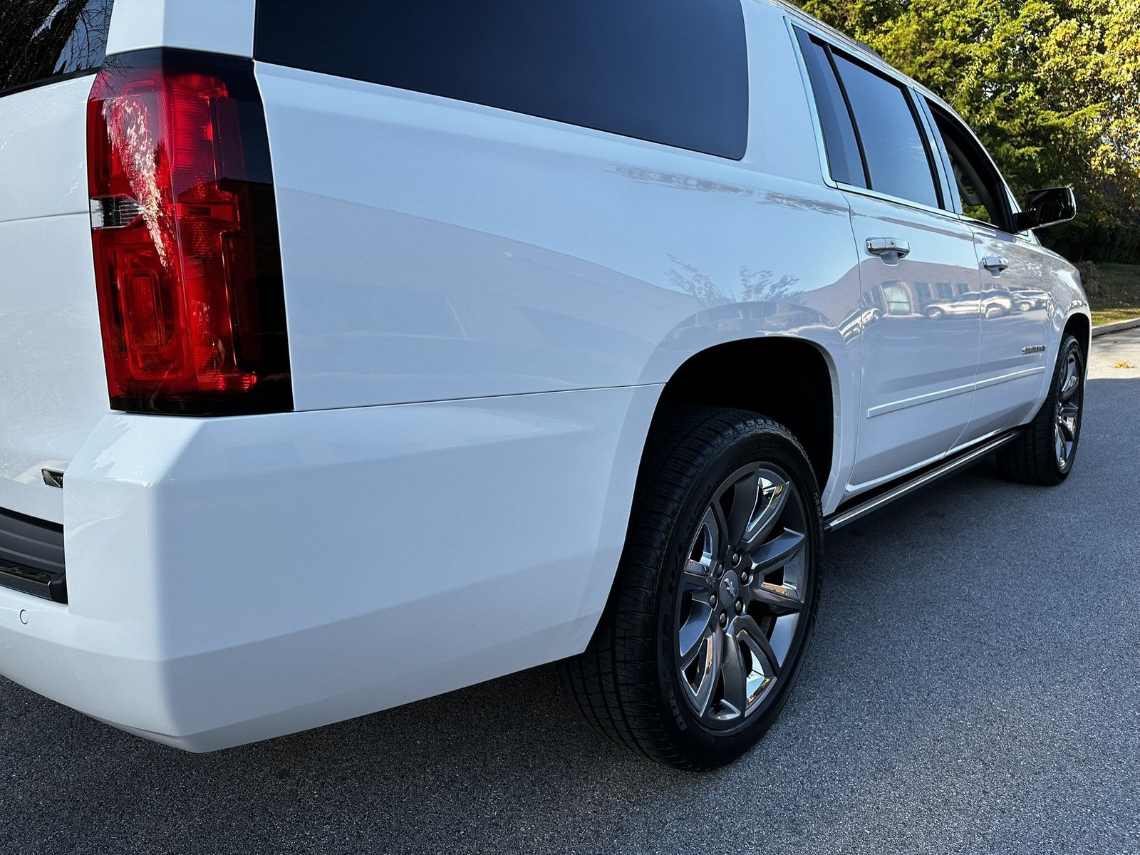 Used 2018 Chevrolet Suburban Premier AWD/4WD image 35