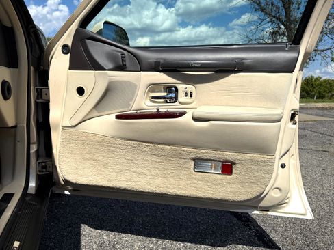 Used 1996 Lincoln Town Car Cartier image 21