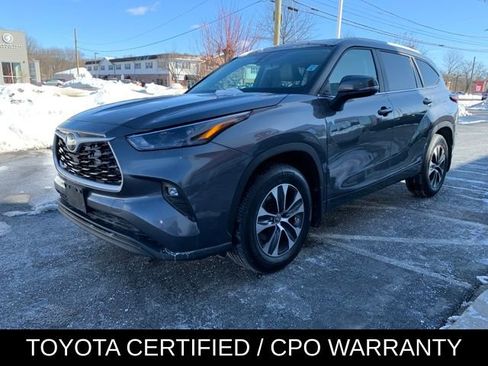 Certified 2025 Toyota Highlander XLE image 9