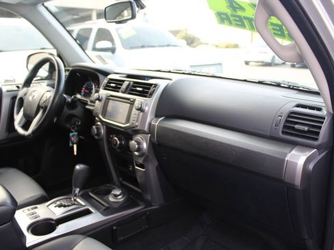 Used 2017 Toyota 4Runner SR5 Premium image 22