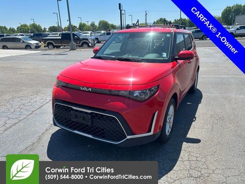Used 2024 Kia Soul LX w/ Option Group 015 FWD image 2