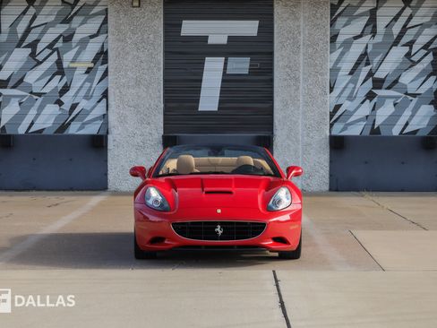 Used 2010 Ferrari California RWD image 4