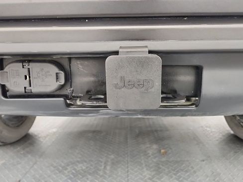 Used 2020 Jeep Grand Cherokee Altitude image 8