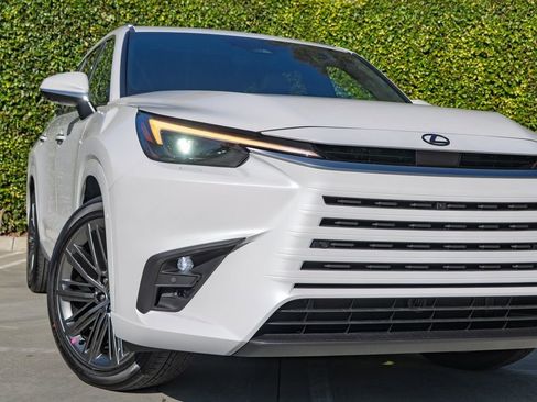 New 2026 Lexus TX 550h AWD Plug-In Hybrid image 5