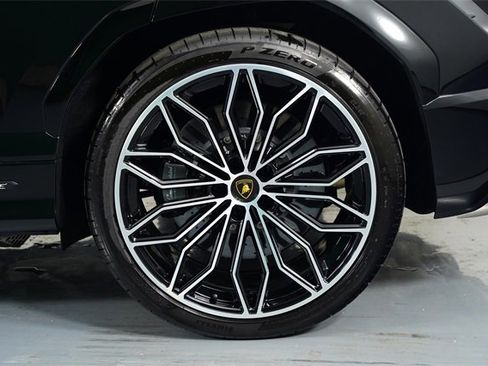 Used 2025 Lamborghini Urus SE image 23