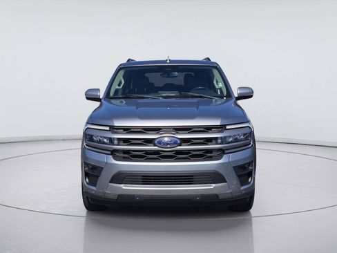 Used 2022 Ford Expedition XLT RWD image 2