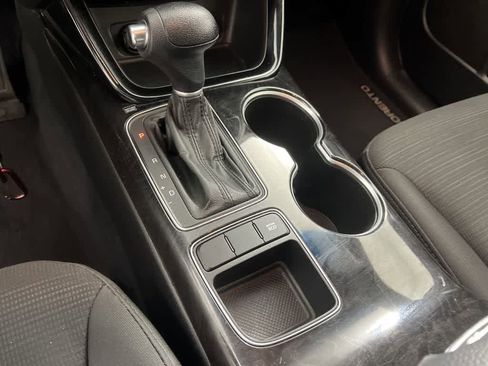 Used 2014 Kia Sorento LX image 9