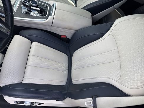 Used 2022 BMW X7 xDrive40i w/ M Sport Package AWD/4WD image 7