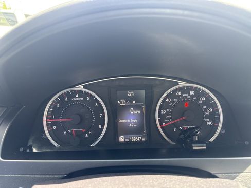 Used 2017 Toyota Camry SE image 21