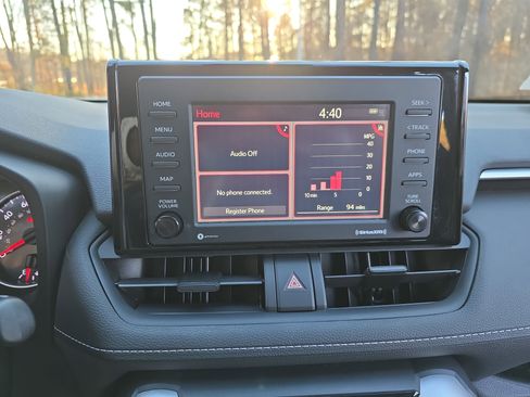 Used 2021 Toyota RAV4 LE image 20