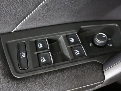 Certified 2023 Volkswagen Tiguan SE image 40