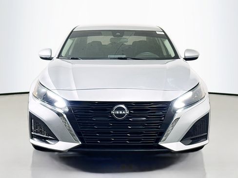 Used 2023 Nissan Altima 2.5 SV FWD image 2