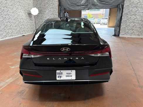 New 2026 Hyundai Elantra SE FWD image 6