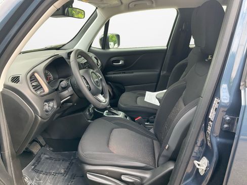 Used 2023 Jeep Renegade Latitude AWD/4WD image 9