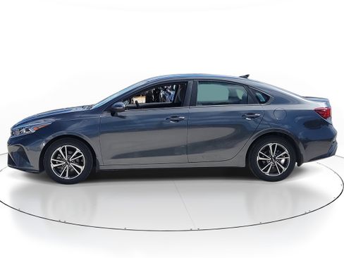 Used 2022 Kia Forte LXS w/ LXS Technology Package image 3