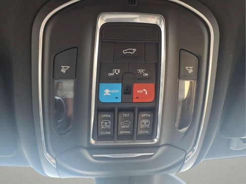 Used 2025 Jeep Grand Cherokee Limited w/ Black Appearance Package RWD image 29