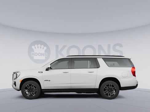 Used 2023 GMC Yukon XL AT4 w/ AT4 Premium Plus Package AWD/4WD image 2