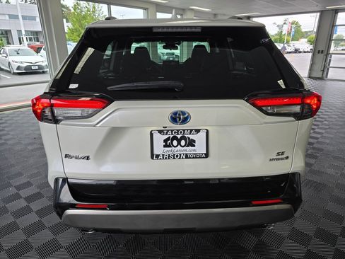 Used 2022 Toyota RAV4 SE w/ Convenience Package AWD/4WD image 4
