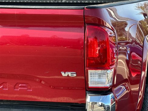 Used 2016 Toyota Tacoma SR5 image 29