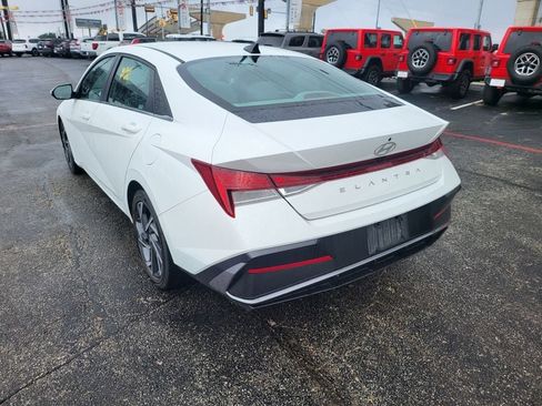 Used 2025 Hyundai Elantra SEL FWD image 9