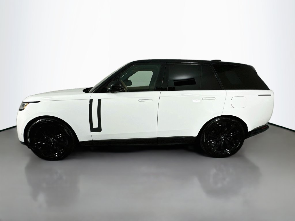 Used 2025 Land Rover Range Rover SE AWD/4WD image 2